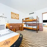Aquapalace Prague 4*