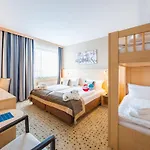 Aquapalace Prague Otel 4*