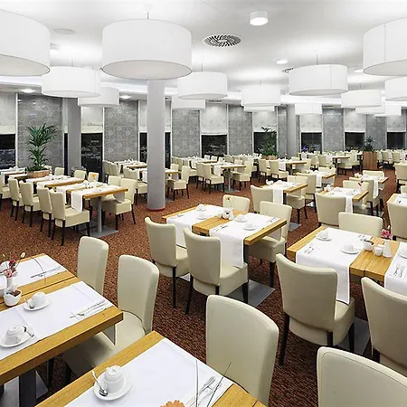 Aquapalace Prague Hotell 4*