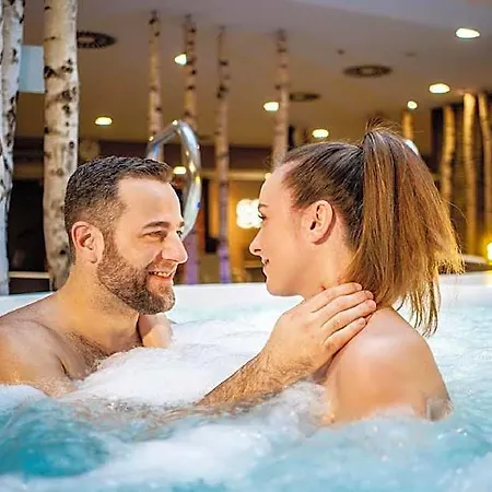 Aquapalace Prague Otel 4*