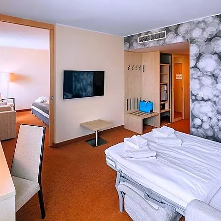 Aquapalace Prague Otel 4*